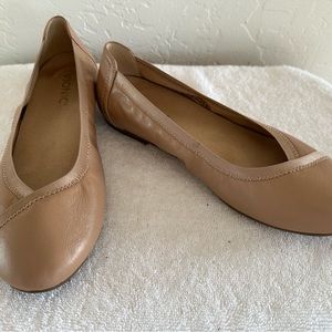 Vionic Tan Leather Caroll Ballet Flat